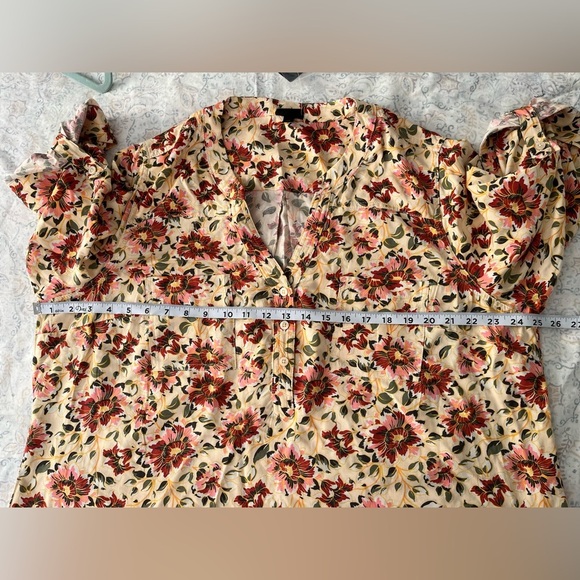 Torrid Cream and Red Blouse with Mandarin Collar and Buttoned Style - Picture 3 of 9